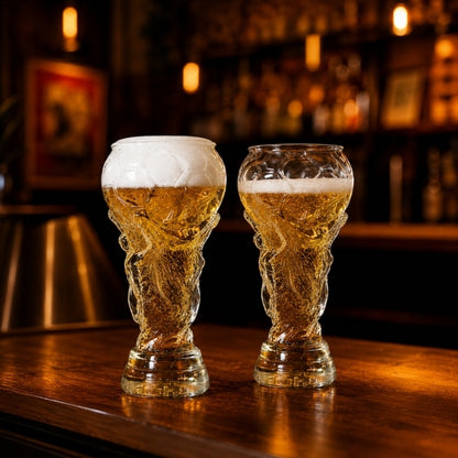 Bierglas in Pokalform 600 ml — Fußball-Design, spülmaschinenfest