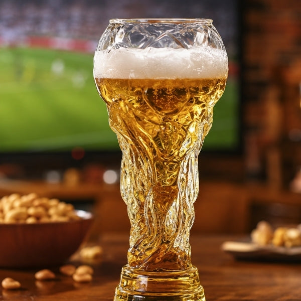 Bierglas in Pokalform 600 ml — Fußball-Design, spülmaschinenfest